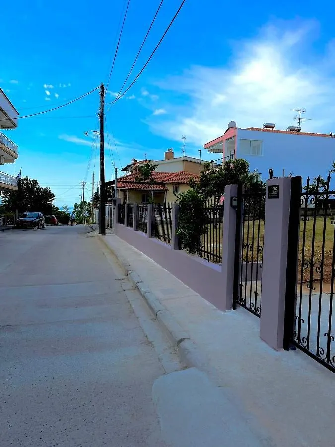 2-Bedroom Luxury Family Home Flogita