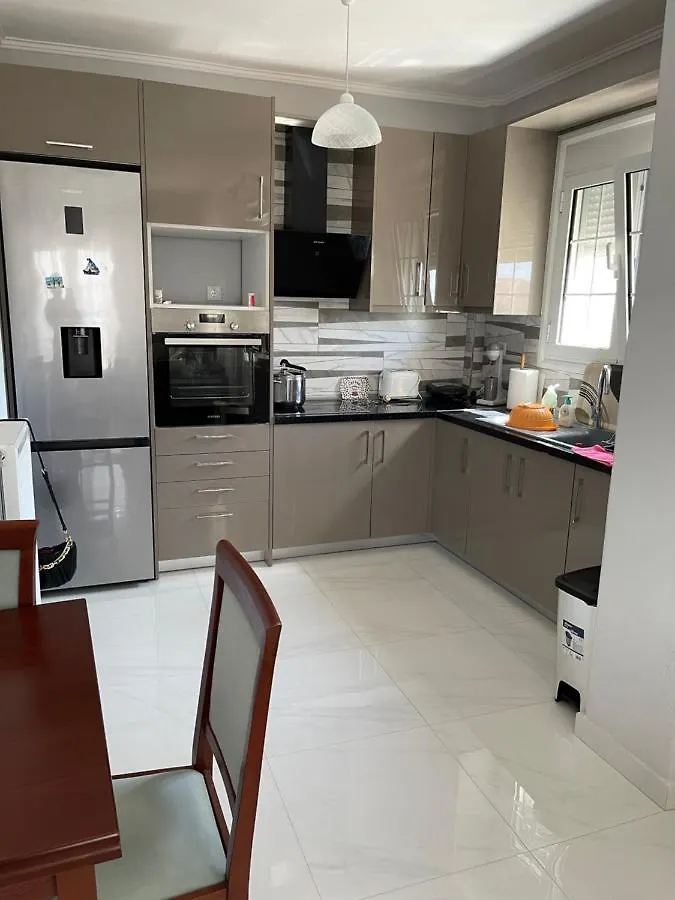 2-Bedroom Luxury Family Home Flogita