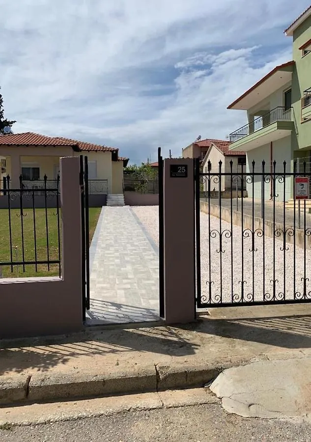 Villa 2-Bedroom Luxury Family Home Flogita