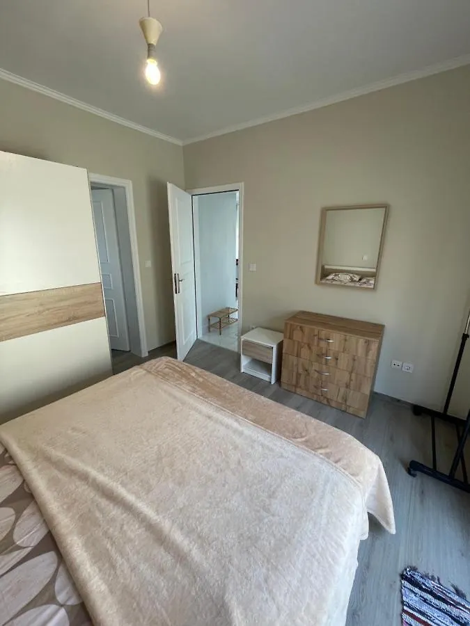 2-Bedroom Luxury Family Home Flogita