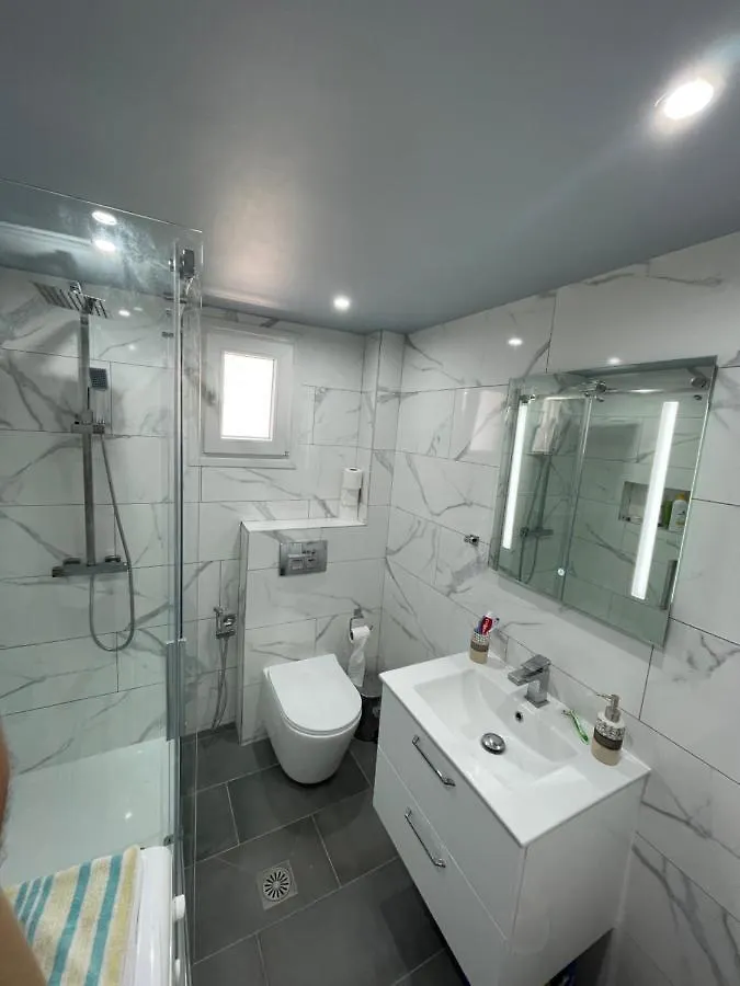 Villa 2-Bedroom Luxury Family Home Flogita