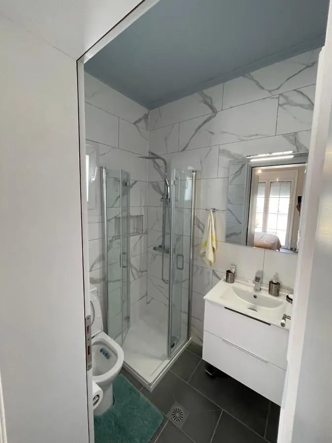 2-Bedroom Luxury Family Home Flogita